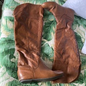 Chinese Laundry size 7 knee high boots with option to fold down